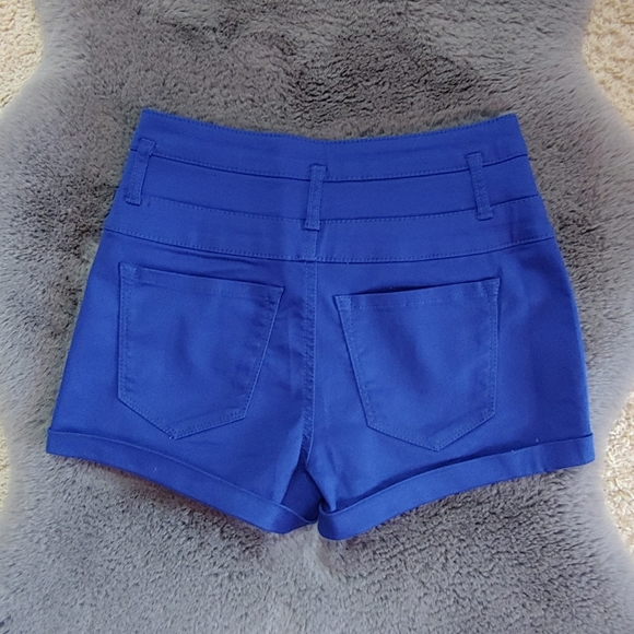 Refuge | Hi-Waist Shortie - Picture 2 of 4